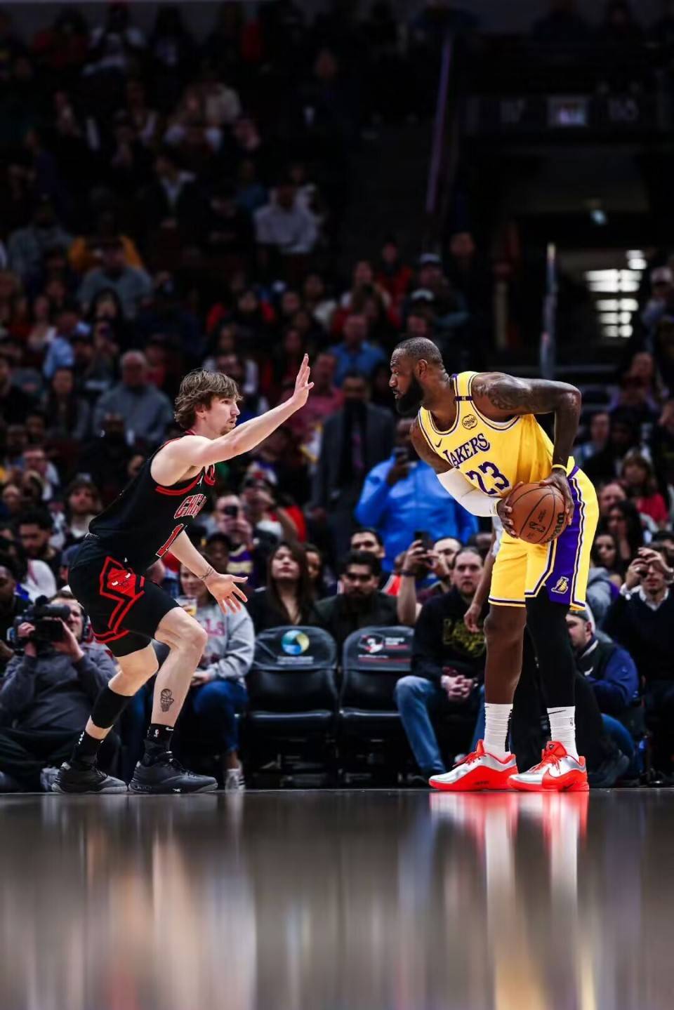 詹姆斯在澳大利亚队比赛中出色发挥，领先优势明显引发热议！上演精彩一战的简单介绍-爱游戏主页