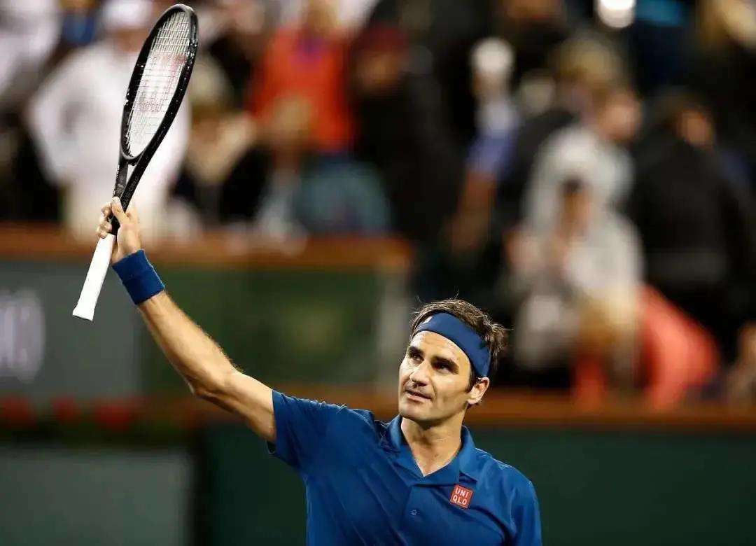 费德勒重返赛场，比赛局势复杂首场状态出色，法国队观众沸腾！上演精彩一战的简单介绍-爱游戏